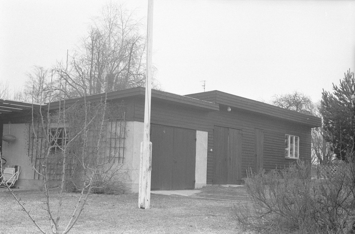 Garage och vävstuga, Nybygget, Husby, Lena socken, Uppland 1977