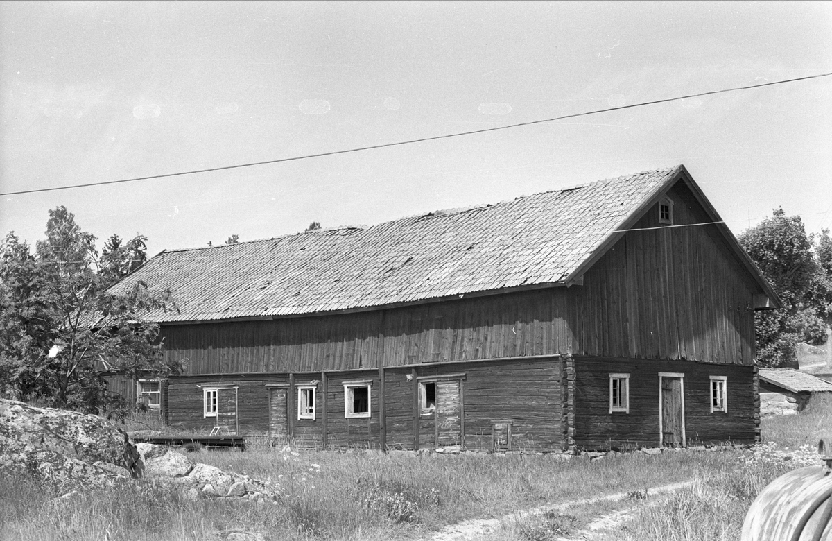 Ladugård och loge, Ängeby 2:1, Övre Ängeby, Danmarks socken, Uppland 1977
