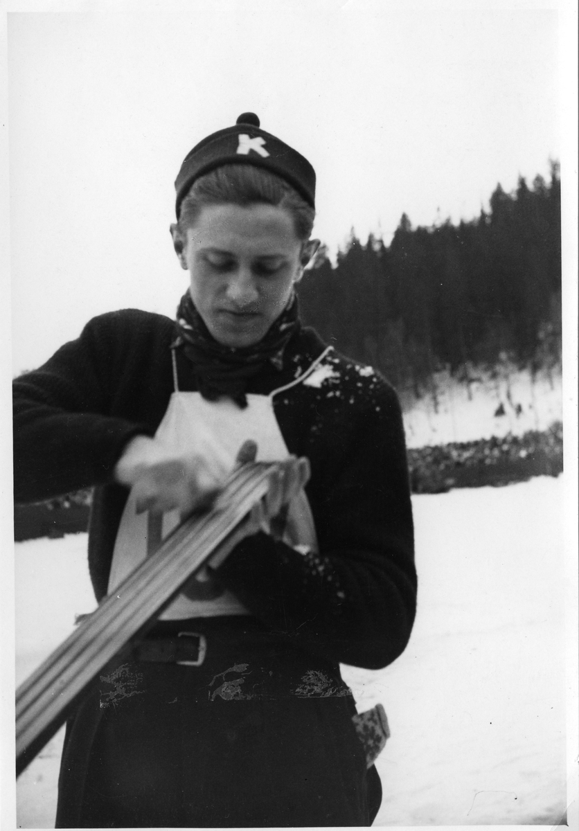 Petter Hugsted at the Holmenkollen jumping hill 1940