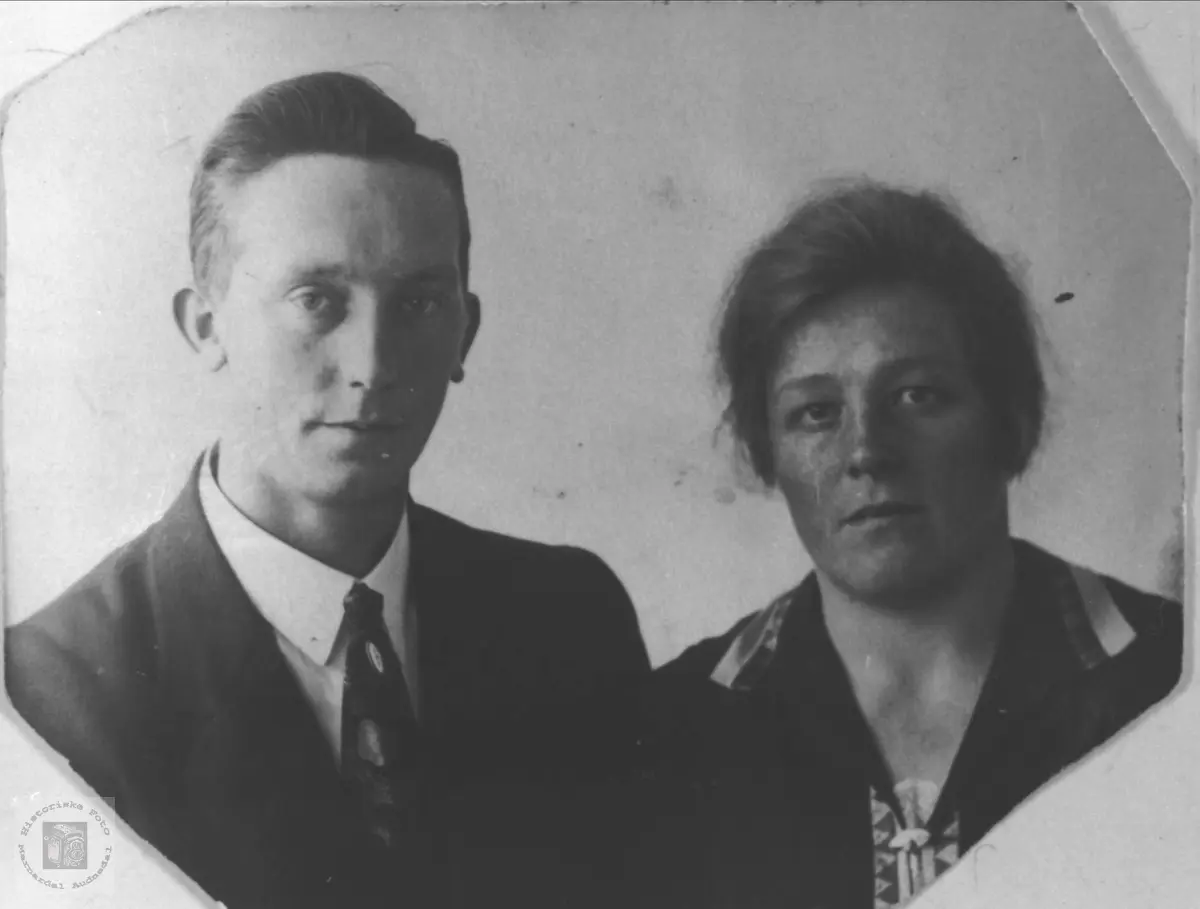 Ekteparet Ragnvald og Berta Birkeland, Øyslebø.