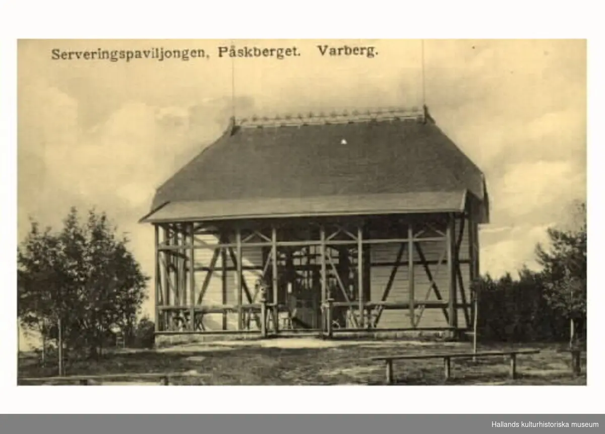 Restaurang. Serveringspaviljongen på bilden användes under Lantbruks- och Industriutställningen 1904 i Varberg på Gamlebygärdet och placerades efteråt på Påskberget, Påskberget friluftsområde.