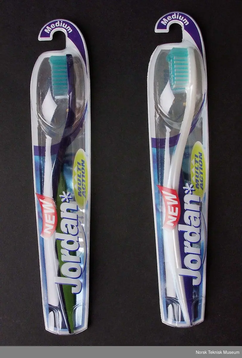 To tannbørster i originalemballasje