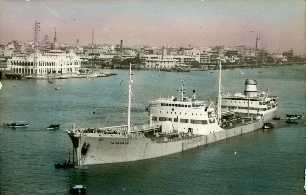 M/T 'Thorsaga' (b.1960, Bummeiter & Wain, København), - i Suezkanalen.