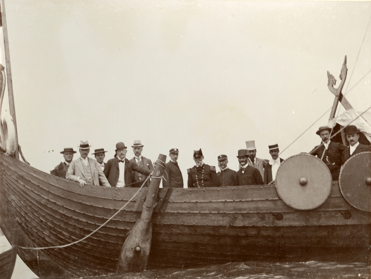 Mottagelse ombord i "Viking" (b.1893, A/S Framnæs mekaniske verksted, Sandefjord). - I New York på vei til verdensutstillingen i Chicago 1893.