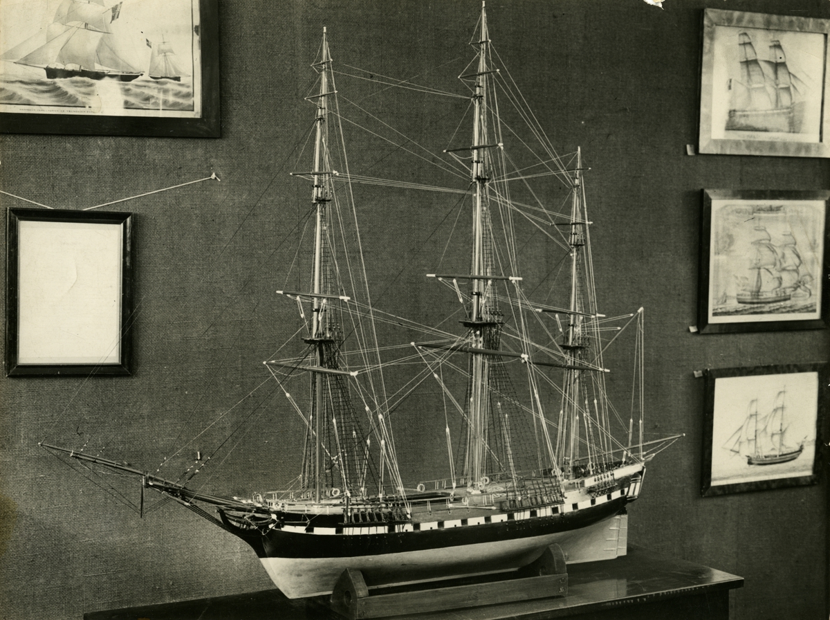 Modellskip i utstillingen. - Norsk Sjøfartsmuseums i Ridehuset på Norsk Folkemuseum.