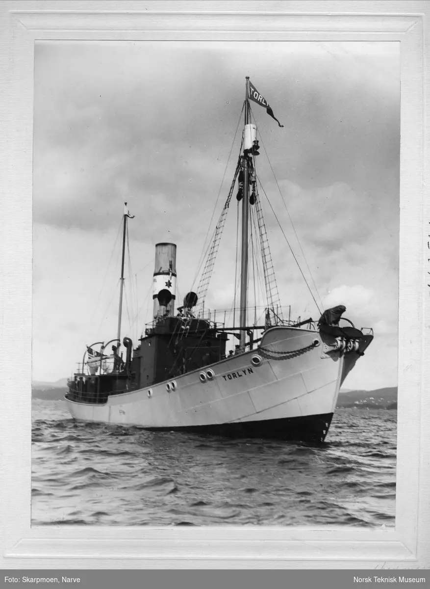 Eksteriør, hvalfangstskipet D/S Torlyn, B/N 447. Levert av Akers mek. Verksted i 1929 til A/S Odd (A/S Thor Dahl, Sandefjord).