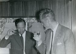 Direktør Martin Siem og en annen mann under prøvetur med tan