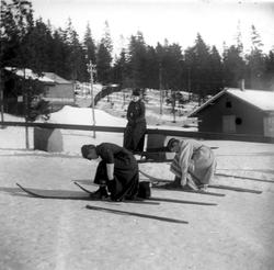 Frognerseteren, påspenning av ski