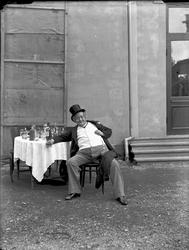 Bernt Johannessen i "Aasgaardstrand Tivoli Homansbyen"