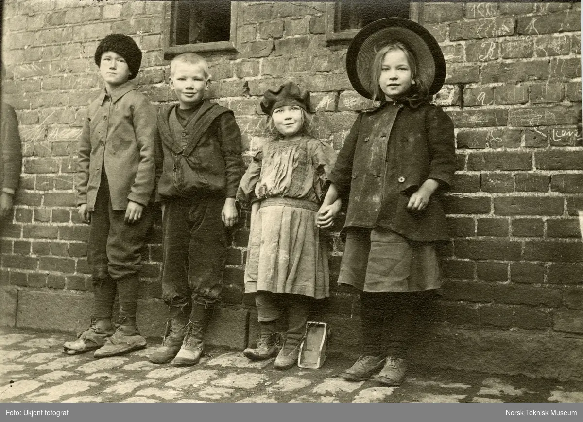 Barn fra arbeiderklassen, Oslo. Bilde brukt i Barselhjemustillingen 1916