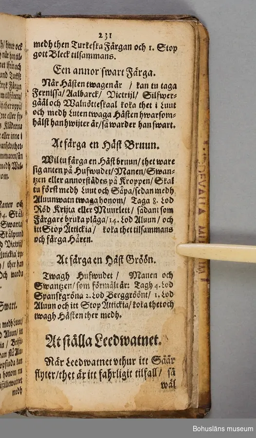 Originalupplaga tryckt i Stockholm 1647 hos Heinrich Keyser.
12:o., duodecimoformat,  (8), 258, (8) sidor. Nött helskinnsband. Oläslig namnteckning på pärmsidans insida tillsammans med täta anteckningar och årtalen 1659. Inlagan hårt skuren. Originalupplagans utvikbara plascher saknas.

Sammanbunden med Mårten Behms ( även Martin Böhme) (1559-1636) bok "Een ny och ganska nyttigh Läkiarebook om Häste Läkedomar" som är den andra på svenska tryckta boken om hästvård- och skötsel, utgiven 1648 i Stockholm hos samma tryckare. Behms bok ligger först i inbindningen.