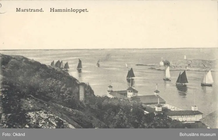 Tryckt text på kortet: "Marstrand. Hamninloppet."