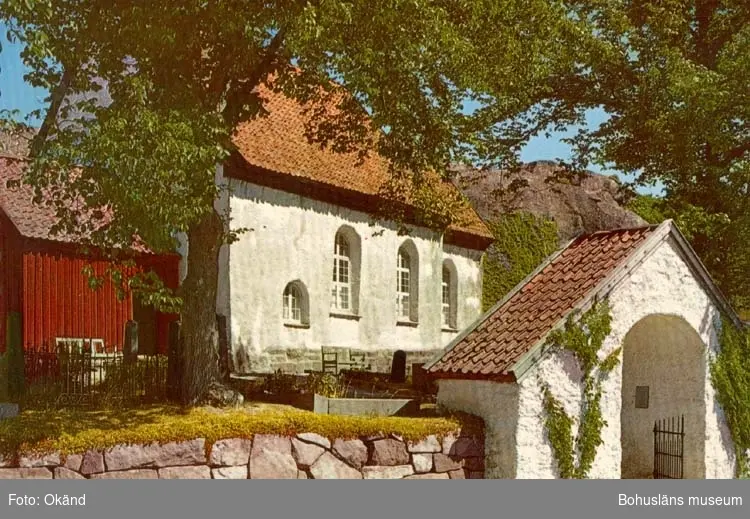 Tryckt text på kortet: "Bohuslän. Svenneby gamla kyrka. Uppförd på 1100-talet. "
"Ultraförlaget A-B - Solna"