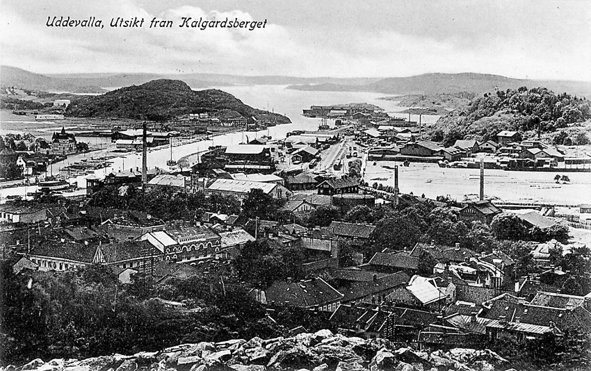 Tryckt text på kortets Baksida: "Uddevalla Utsikt från Kålgårdsberget".