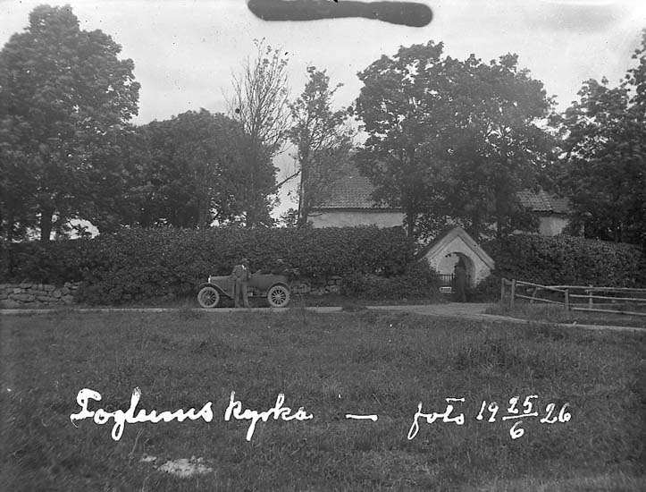 Enligt text på fotot: "Foglums kyrka - foto 25/6 1926".
