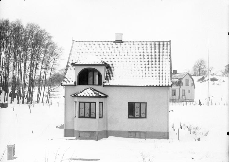 Enligt fotografens noteringar: "N:r 91 1937 Lövbergs hus från Sahlbergs fönster."