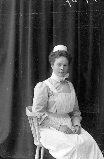 Enligt fotografens journal nr 2 1909-1915: "Lanner, Fr. Gunhild sjuksköterska Jörlanda".