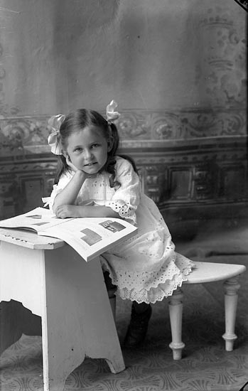 Enligt fotografens journal Lyckorna 1909-1918: "Ringe, Brita Göta".