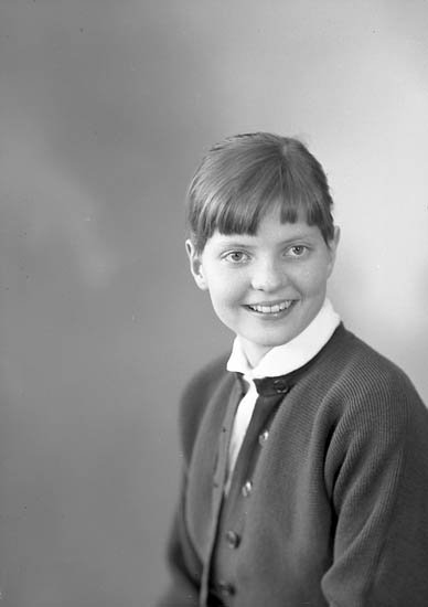 Enligt fotografens journal nr 8 1951-1957: "Kock, Marianne Stenungsund".