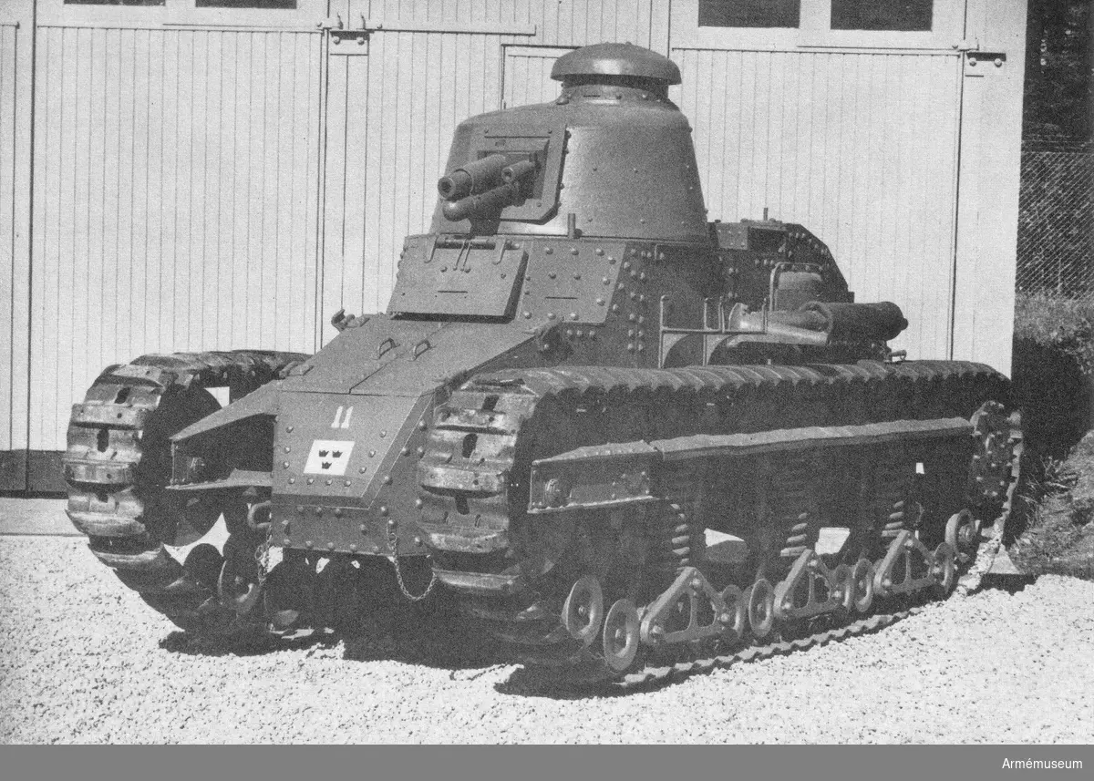 Grupp E XII.

Stridsvagnen är i originalutförande men har med största sannolikhet målats om. Komplett med tillbehör. 1 st 37 mm kanon monterad.