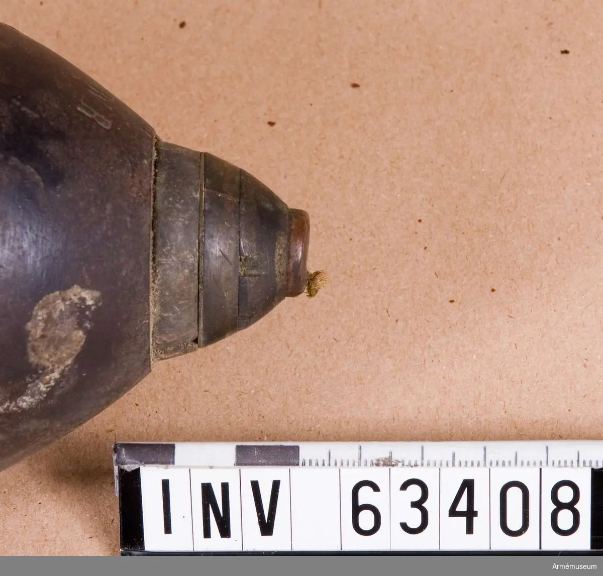 Grupp F II.  
Tidrör m/1864 till 10 cm svag, fylld granatkartesch m/1872 för framladdningskanon.