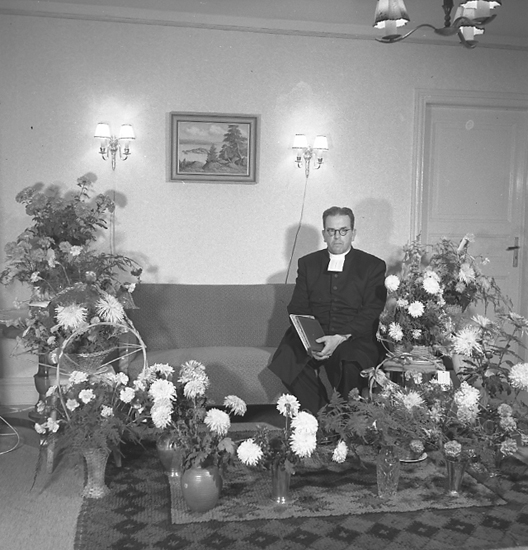 Text till bilden: "Kyrkoherde Frank, Lyse. 50 år. 1947.11.5".




