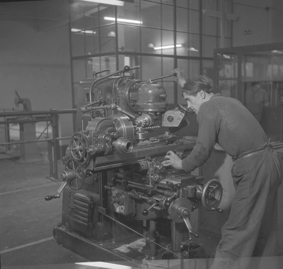 Text till bilden: "Jonsereds fabrik, Brastad. 1948.10.22"












i
