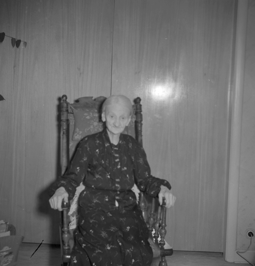 Text till bilden: "Foto av 92 åring. 1950.02.01"












i