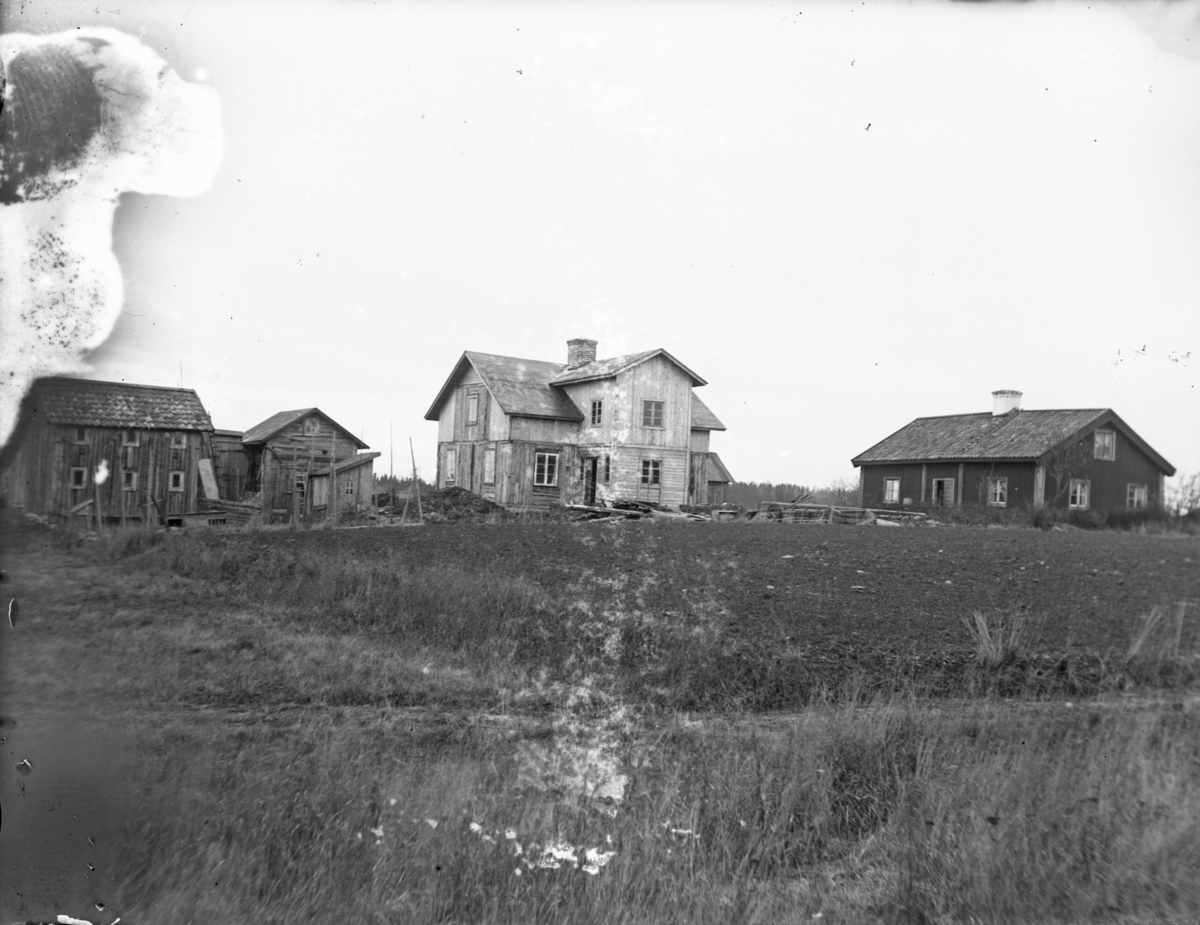 Uppland, Breds socken, Backa. "Bagar Hylphers byggnad i Backa". Fotot är taget den 12 november 1909 klockan 15.