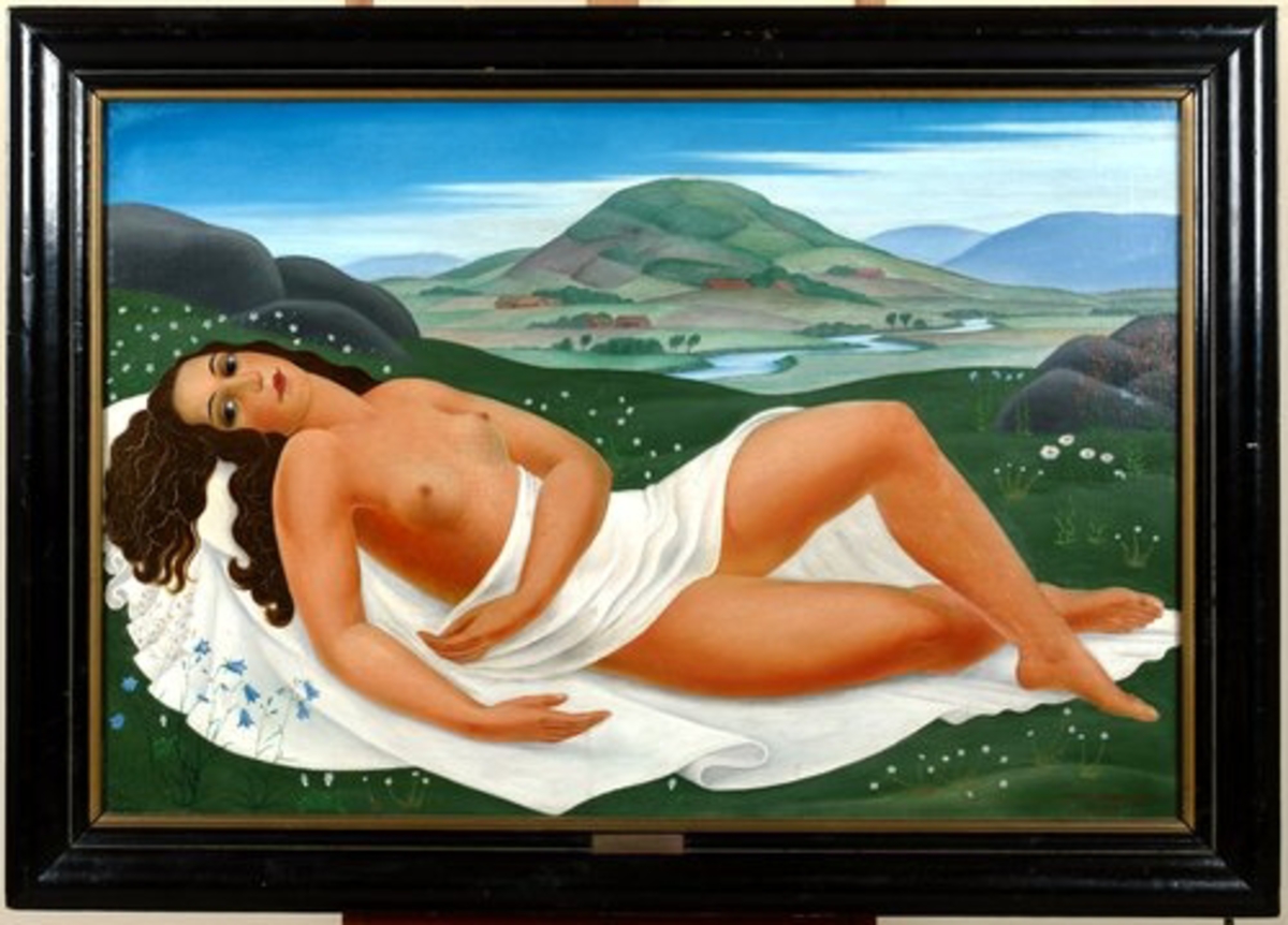 naken kvinna liggande i böljande landskap