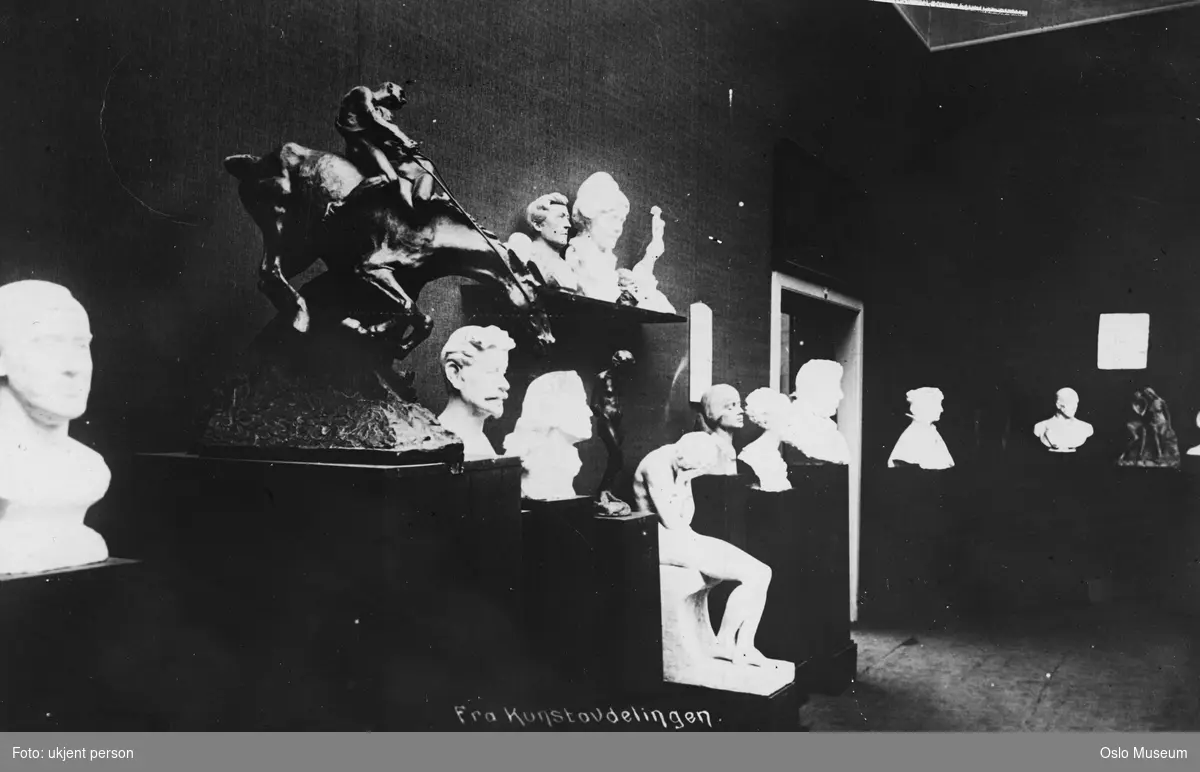 Jubileumsutstillingen 1914, interiør, kunstavdelingen, skulptur, Helhesten, portrettbyster