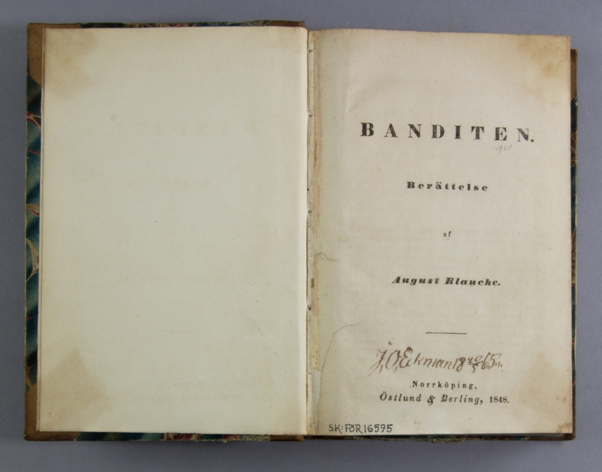 Bok, halvfranskt band: "Banditen" skriven av August Blanche och tryckt av Östlund & Berling i Norrköping 1848.

Bandet med blindpressad och guldornerad rygg, samt blåstänkta snitt. Pärmen klädd i marmorerat papper.
