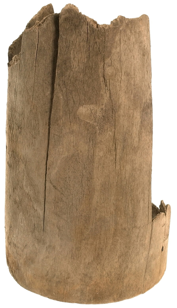 Skråkappa.
En större del med botten och delar av sidorna intakta. I övrigt fragment, totalt 39 st.