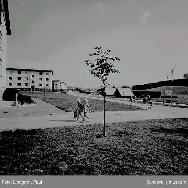 Flerbostadshus vid Vikingavägen, flerbostadshus från 1970-talet vid Västra vägen (Röde orm), lekplats vid Granloselet, Granlo.