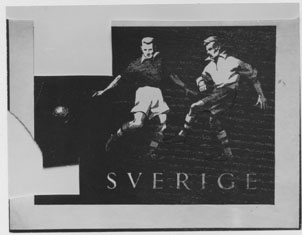 Skisser, till frimärket VM i fotboll utgivet 8/5 1958, av konstnär Tom Hultgren. 1958 års VM i fotboll slutspelades 8 - 29/6 i 12 svenska städer. (I Postmusei samlingar). Foton 2/10 1961.
Ändring av 1 skiss alternativ a) sönderklippt fotostatkopia.