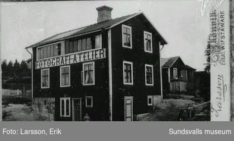 Skönvik där fotografen Erik Larsson hade sin ateljé. 1895 brann det i Skönvik, men ateljén var en av de få byggnaderna som ej nåddes av branden.