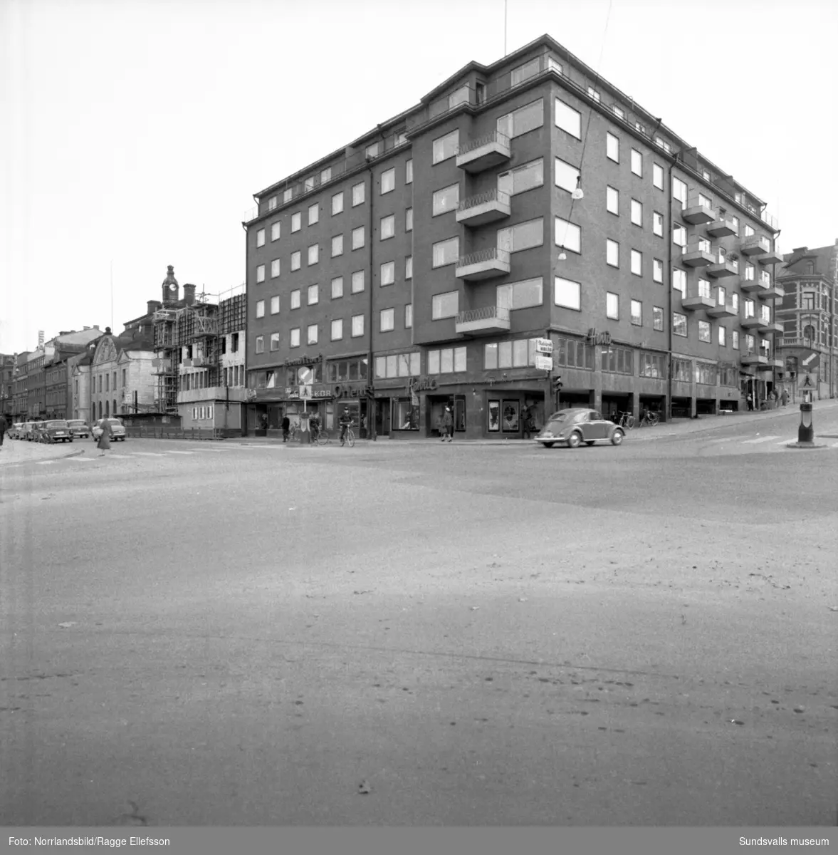 Storgatan 33 samt byggandet av Skandiahuset.