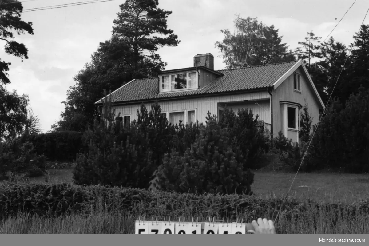 Byggnadsinventering i Lindome 1968. Annestorp 3:18.
Hus nr: 570C1042.
Benämning: permanent bostad.
Kvalitet: mycket god.
Material: trä.
Tillfartsväg: framkomlig.
Renhållning: soptömning.