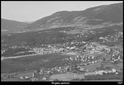Ringebu sentrum med Kjønås i bakgrunn.