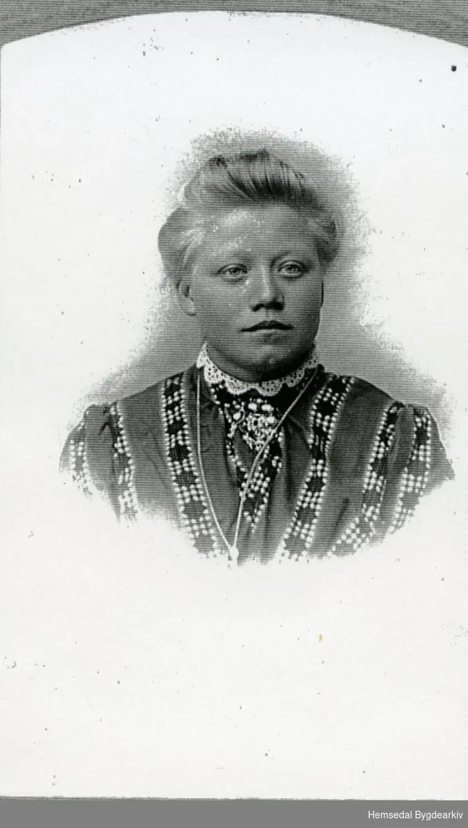 Guri Holde (1887-1964), fødd Nilsdotter Vøllo i Hemsedal.