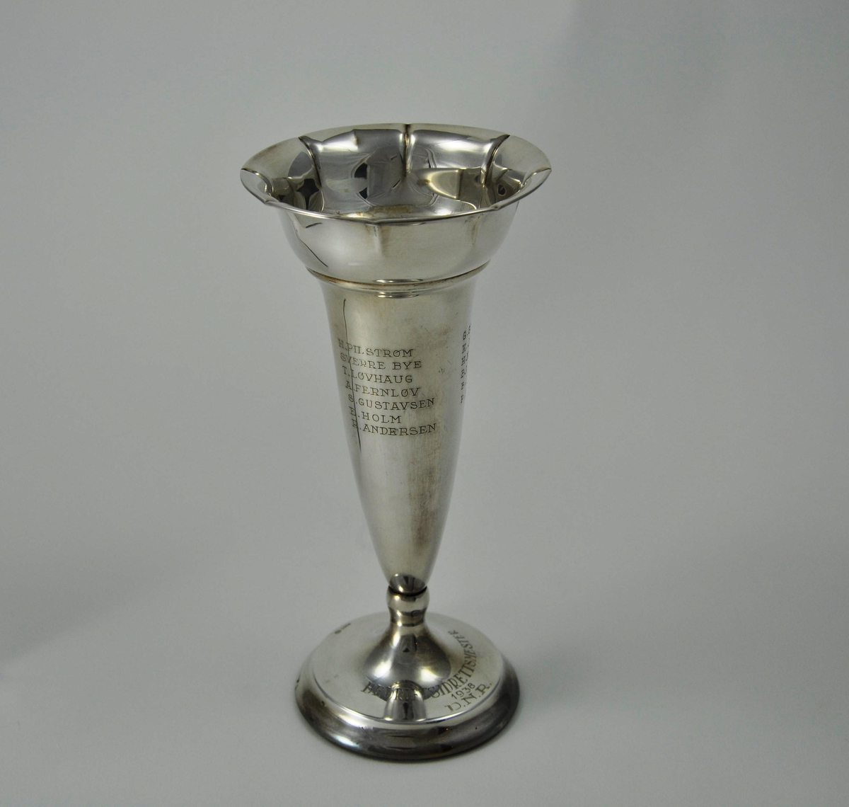 Pokal i sølv for bedriftsidretssmester i 1938.