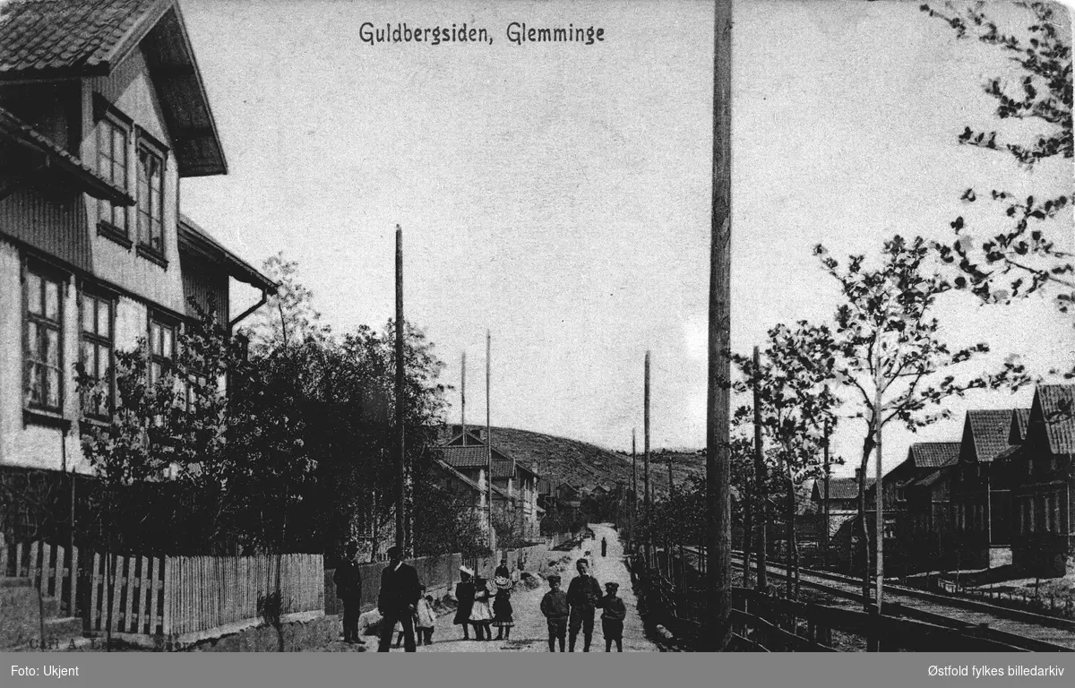 Guldbergsiden, (tidl. Glemmen) i Fredrikstad . Bildet er tatt ca. 1905. Bygningen til venstre er Lislebyveien 36.