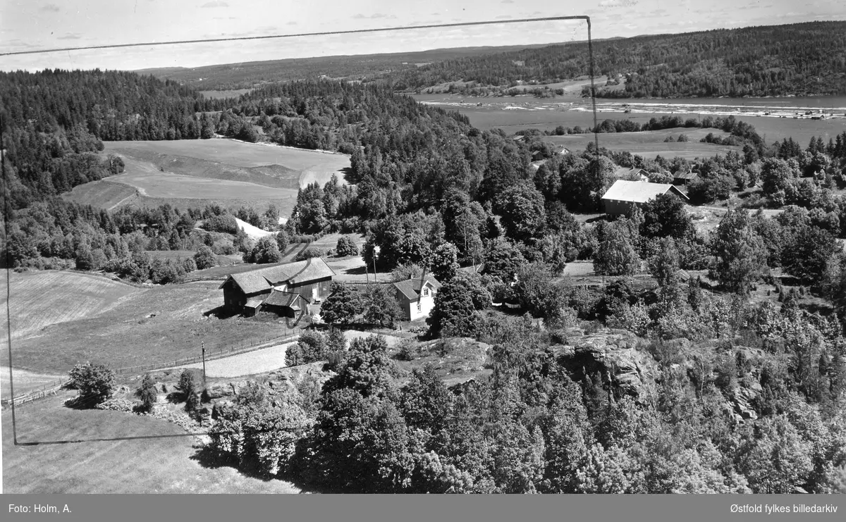 Skaar søndre gård  i Skiptvet, flyfoto 20. juni  1957.