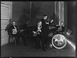 Jazzkvintetten (?)  Big Ben, med banjo, saksofon, flygel, tr