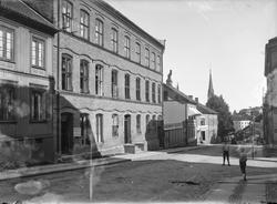 Vestregate, Arendal sett ned mot Malmbryggen/Sanden med Tref