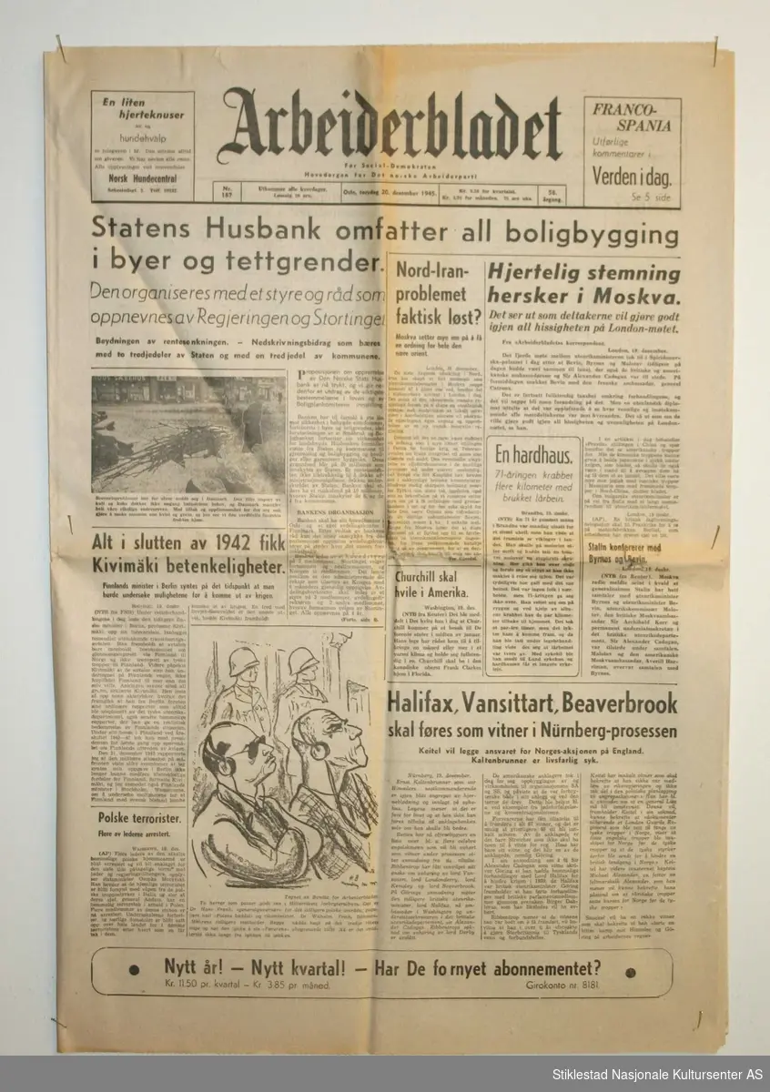 Avisen Arbeiderbladet med 12 sider i Berlinerformat, morgenutgaven. Utgitt før jul i 1945. Det norske arbeiderpartis dagsavis i Oslo. Illustrert med bilder.