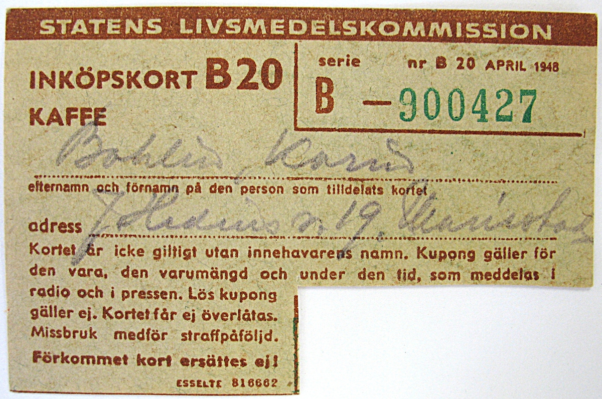 Ransoneringskort/inköpskort för kaffe. Kortet har använts till april 1948.
Kortet har tillhört Karin Bohlin, mamma till givaren.
