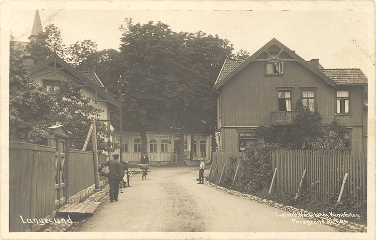 Kongshavnsgate i Langesund sett fra Torget mot Apotekerården.