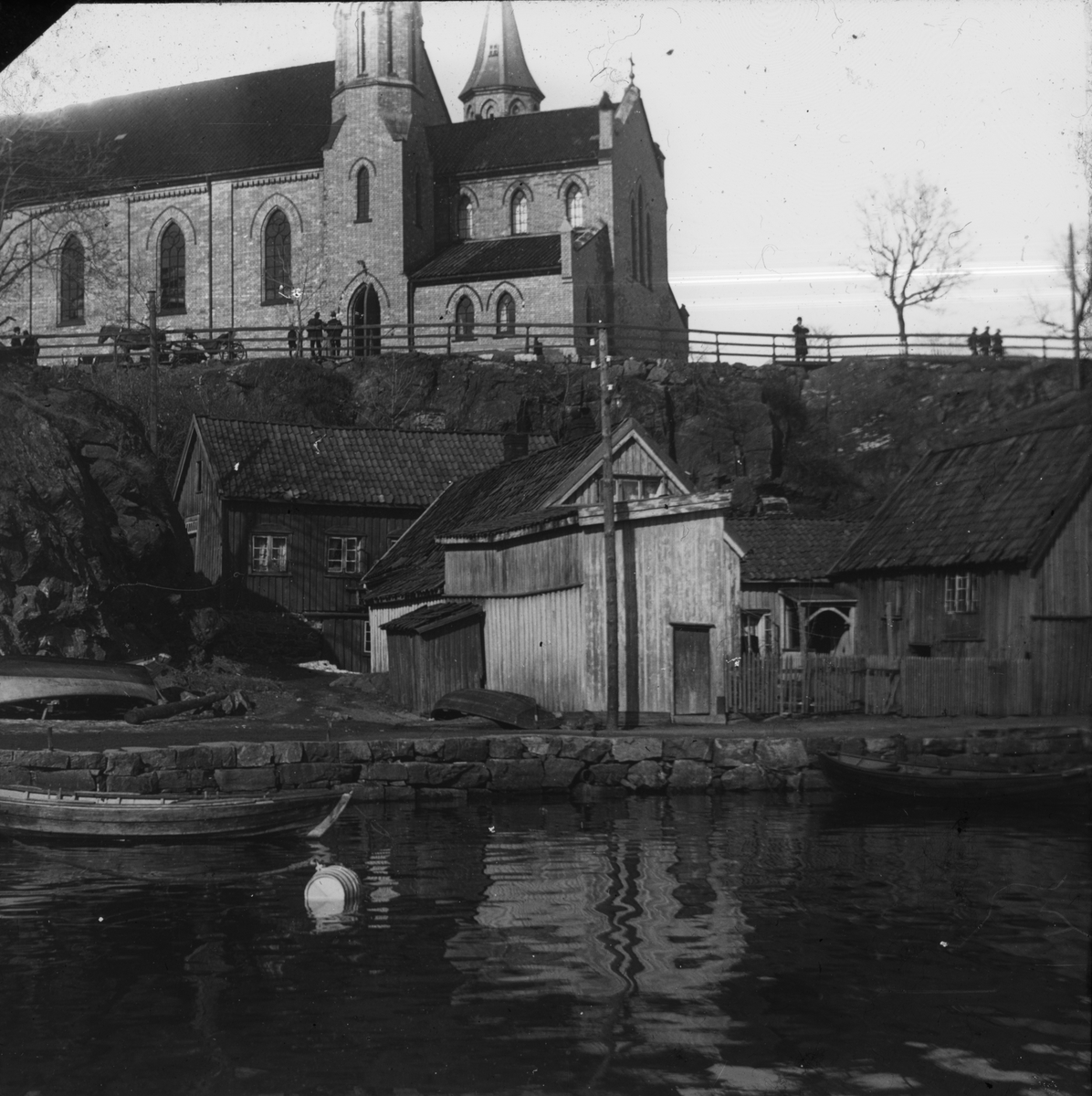 Fra kirkebukta. Ser Kragerø kirke
