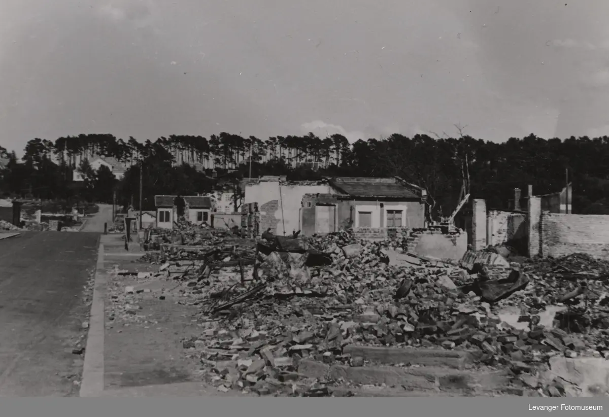 Ødelagt bebyggelse etter bombingen av Steinkjer.